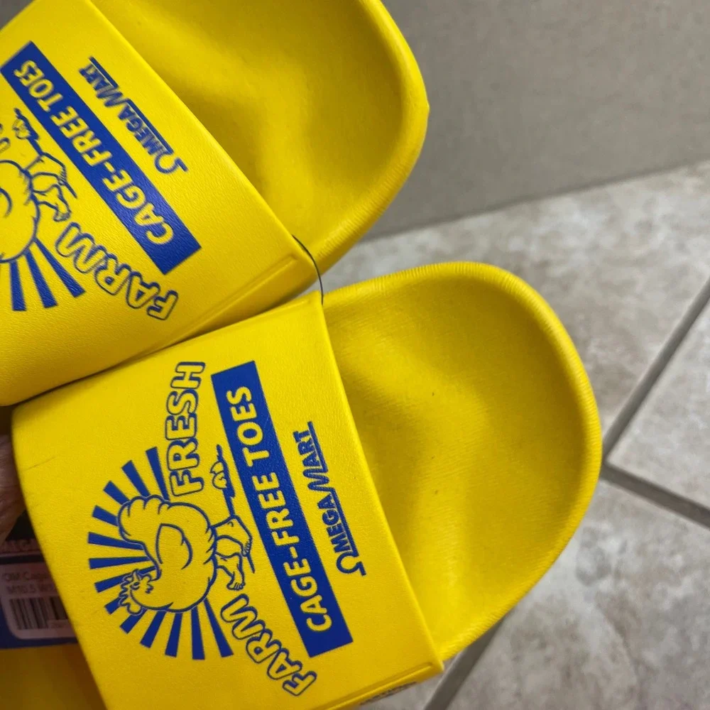 Meow Wolf Omega‎ Mart Cage-Free Toes Yellow Egg Carton Slides Men 10.5 women 12